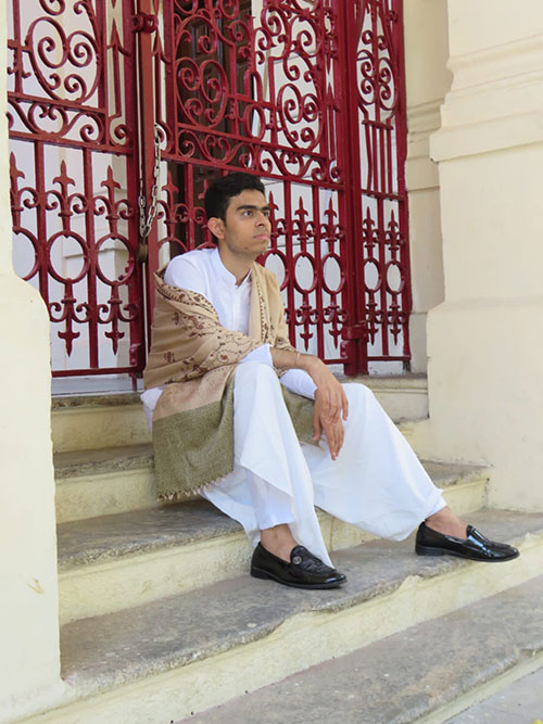 Style with stole