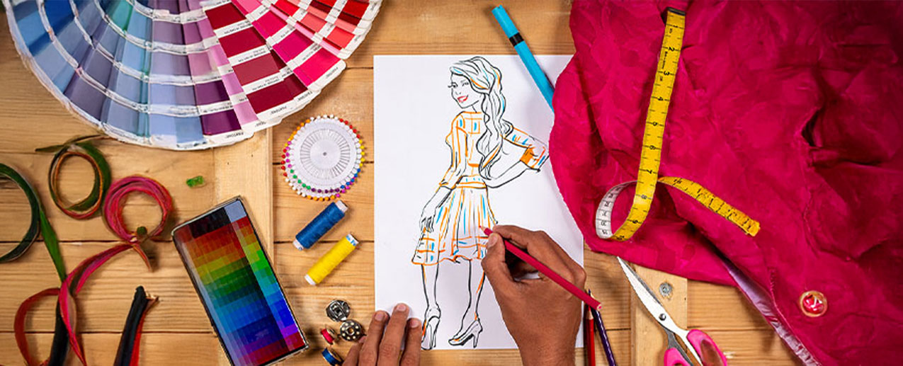 Student draw the fashion dress