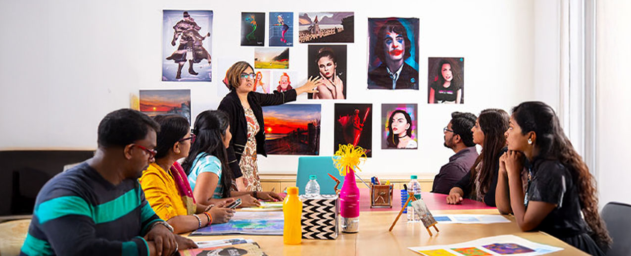 Teacher teaching to the students