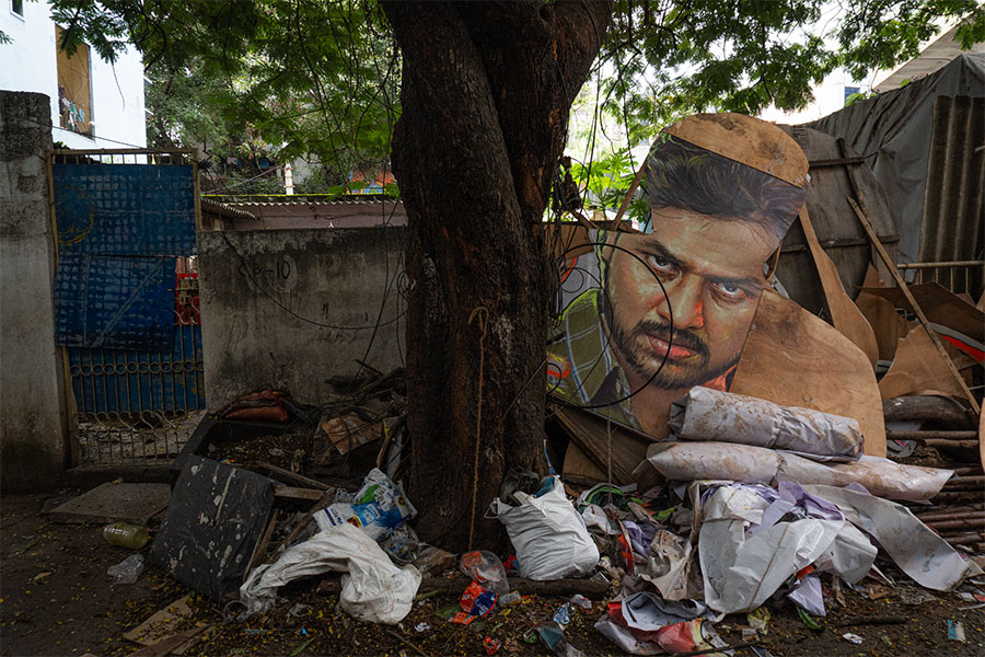 The cinematic gaze of a discarded cut-out